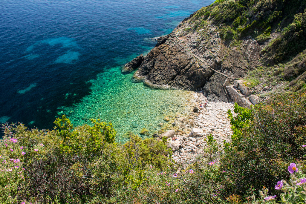 Spiaggia Della Crocetta Una Spiaggia Dellisola Delba Da