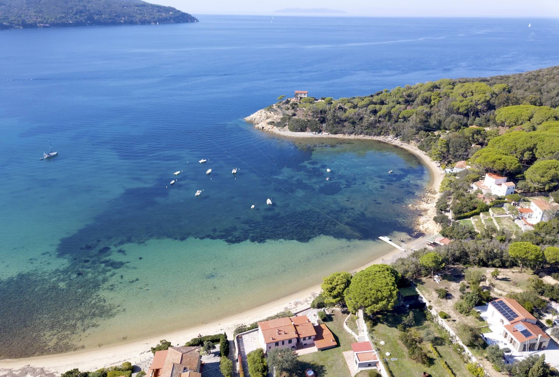 Veduta dall'alto della spiaggia della Guardiola e Campo all'Aia