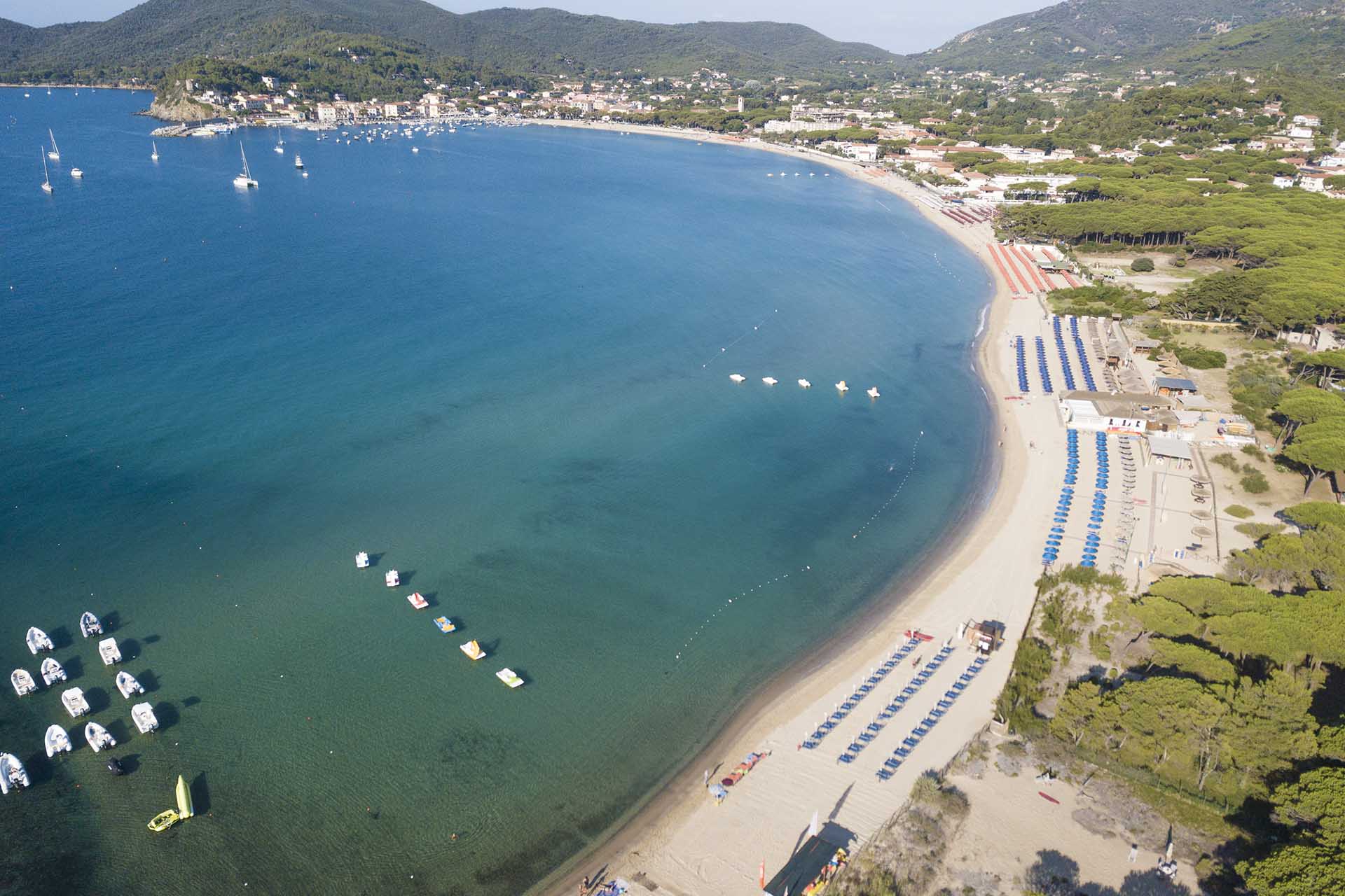 Veduta dall'alto della spiaggia di Marina di Campo